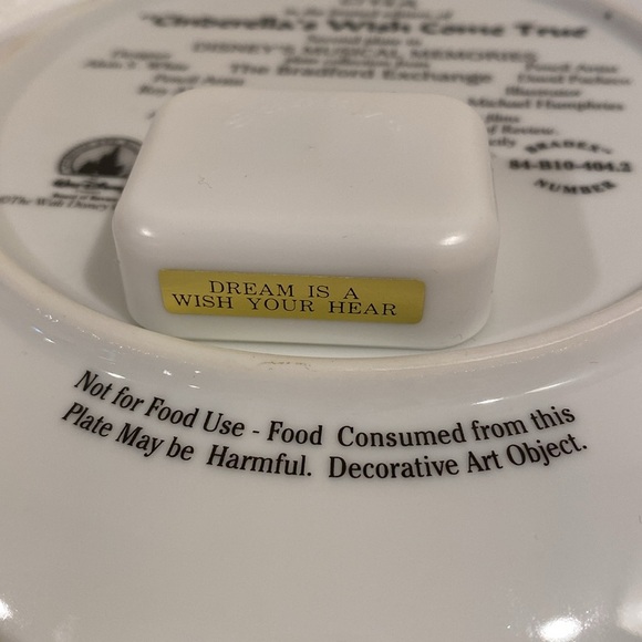 Disney Cinderella Collectible Music Plate - Picture 7 of 7